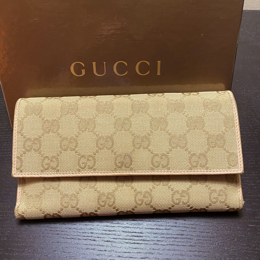 ON SALE: GUCCI wallet